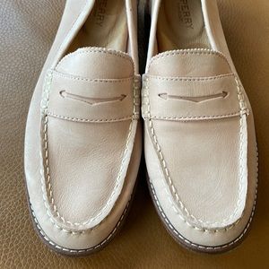 Pale pink Sperry loafer never worn size 8